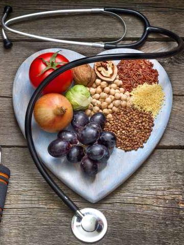 健康生活理念，在木板上进行饮食和健身